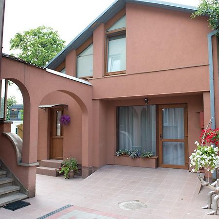 Petro Delux Apartments Каунас Екстериор снимка