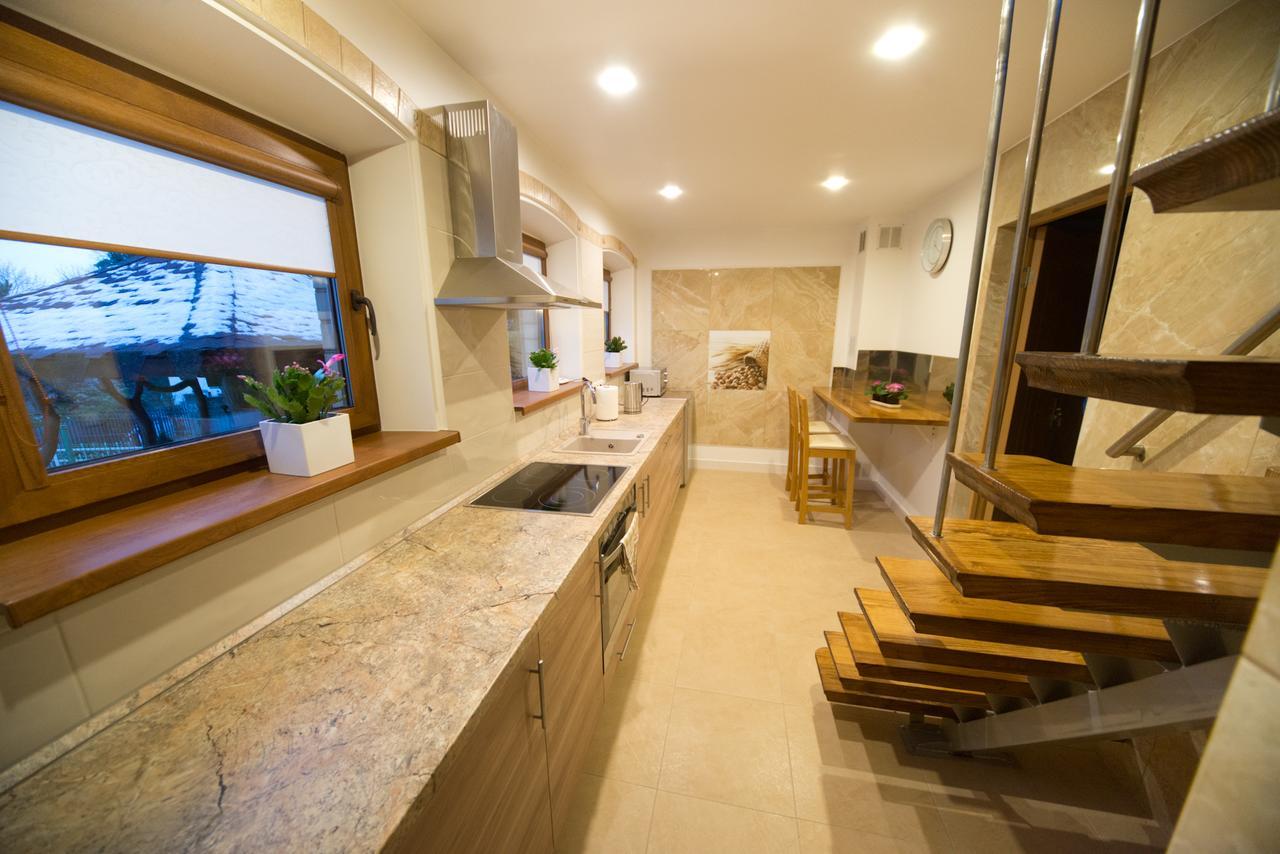 Petro Delux Apartments Каунас Екстериор снимка